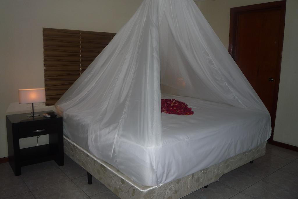 Hotel Boutique Valverde Cumbres De La Escalon Mejicanos Bilik gambar