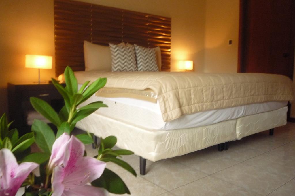 Hotel Boutique Valverde Cumbres De La Escalon Mejicanos Bilik gambar