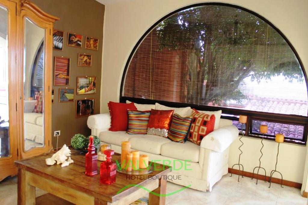 Hotel Boutique Valverde Cumbres De La Escalon Mejicanos Luaran gambar